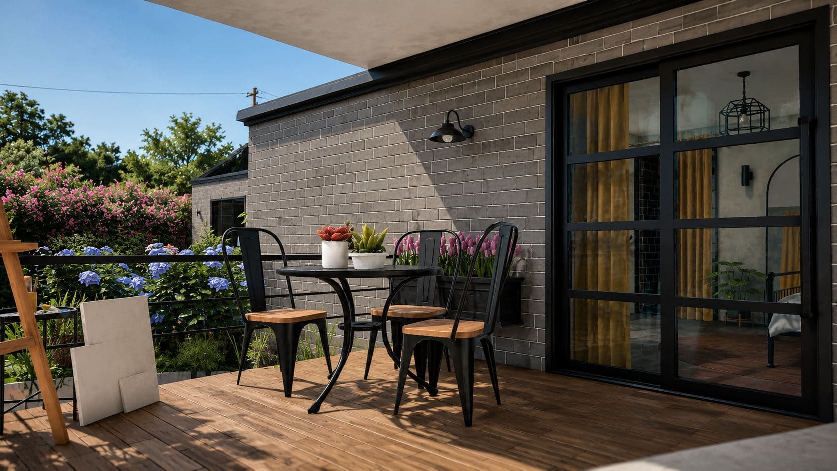 Terraza con mesa auxiliar y acceso directo al dormitorio